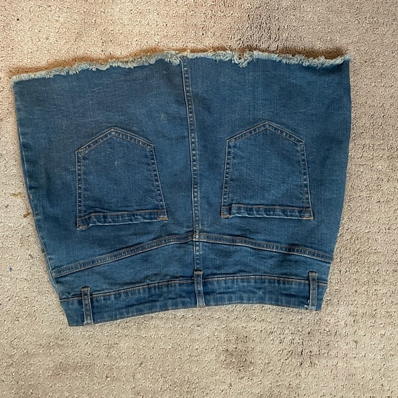 💃🏻3/$35 Jean Mini Skirt - Picture 2 of 4